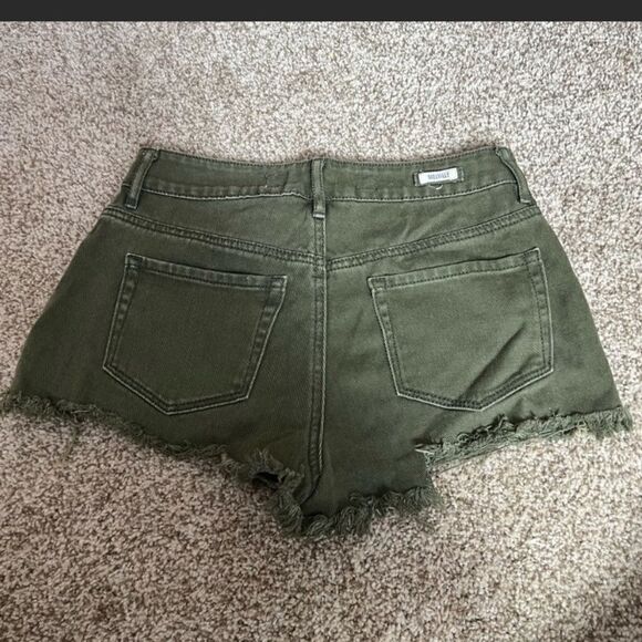 ‎Brandy Melville olive green cut-off Jean shorts size 27 - Picture 6 of 7